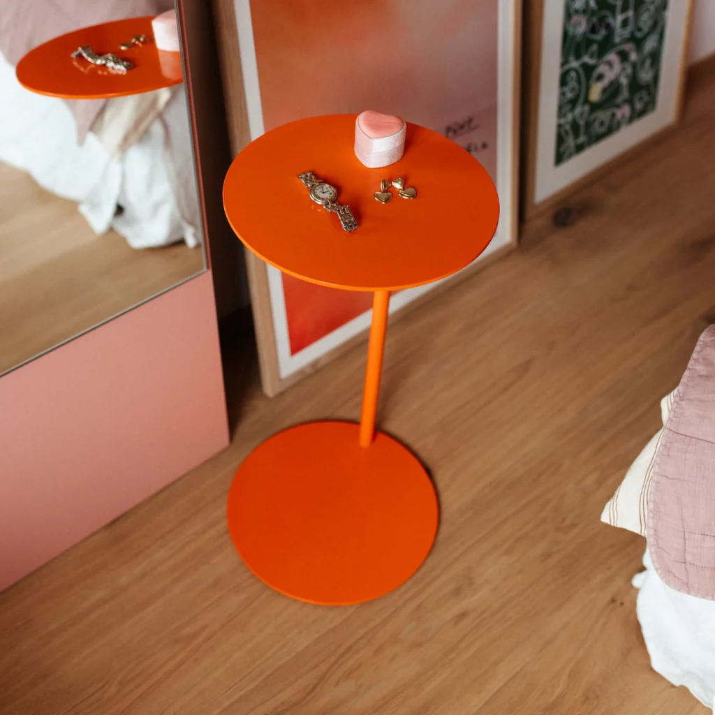 Beistelltisch orange – Neben deinem Bett.